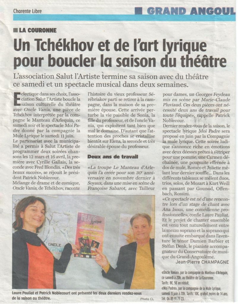 Article de presse de la charente libre intitulé "Un Tchékhov et de l'art lyrique pour boucler la saison du thêâtre" Il parle de la programmation de l'association Salut l'artiste dont l'annonce du spectacle "Mio Padre" de la compagnie de la mule lyrique. La photo présente Laure Pauliat (à gauche) et Patrick Noblecourt (à droite) montrant les affiches Oncle Vania (manteau d'Arlequin) et Mio Padre (Compagnie de la mule lyrique)
