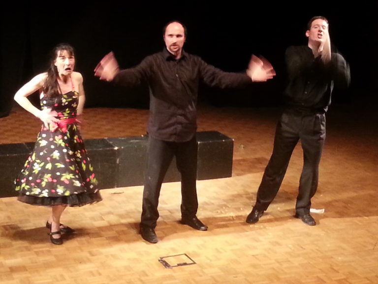 Laure Paulia, Stefan Denk et Damien Barbier dans le trio mio padre qui donne son titre au premier spectacle de compagnie de la mule lyrique